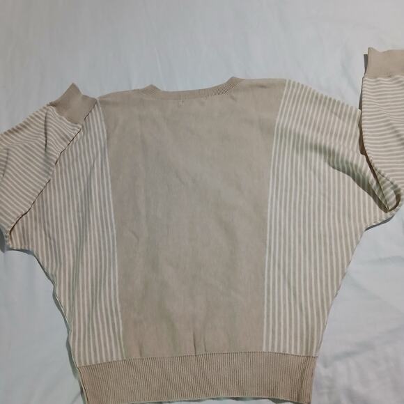 Autumn Skye Women's Medium lightweight cream and white sweater crew neck - Picture 4 of 9